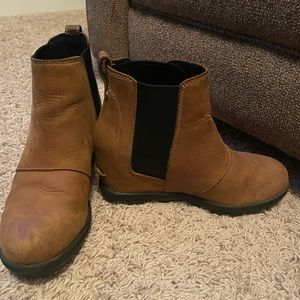 Sorel 7.5 winter/waterproof slip on booties